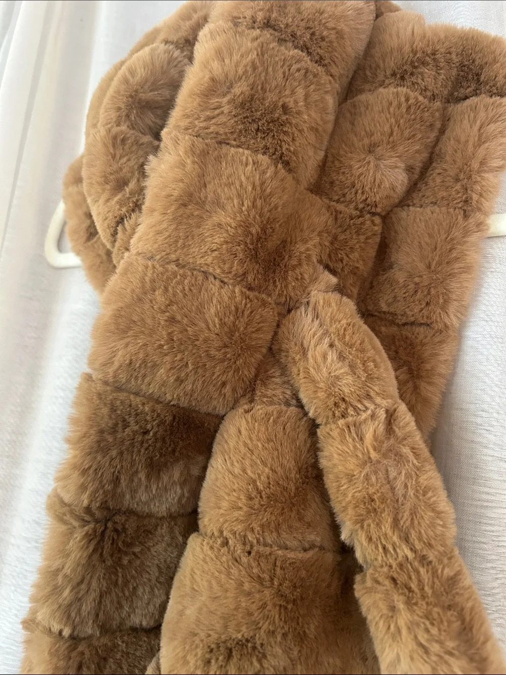 Key hole collar, faux fur
